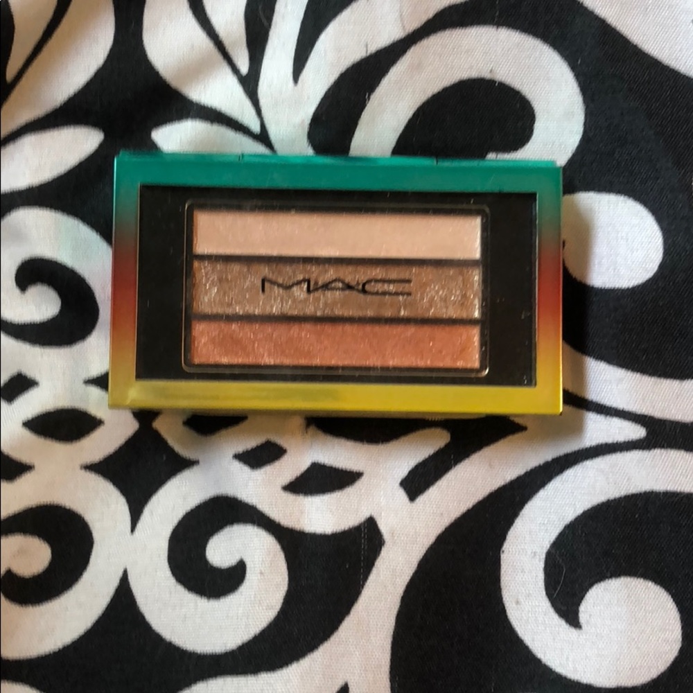 Mac eyeshadow Trio